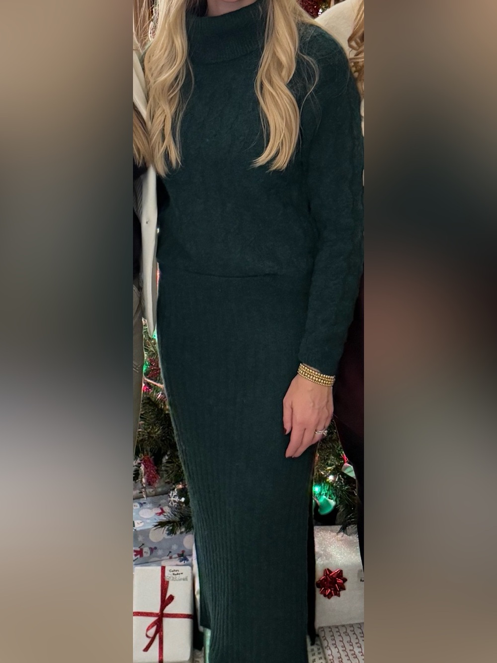 Women's heartloom Dark Green Ribbed Knit sweater and matching skirt